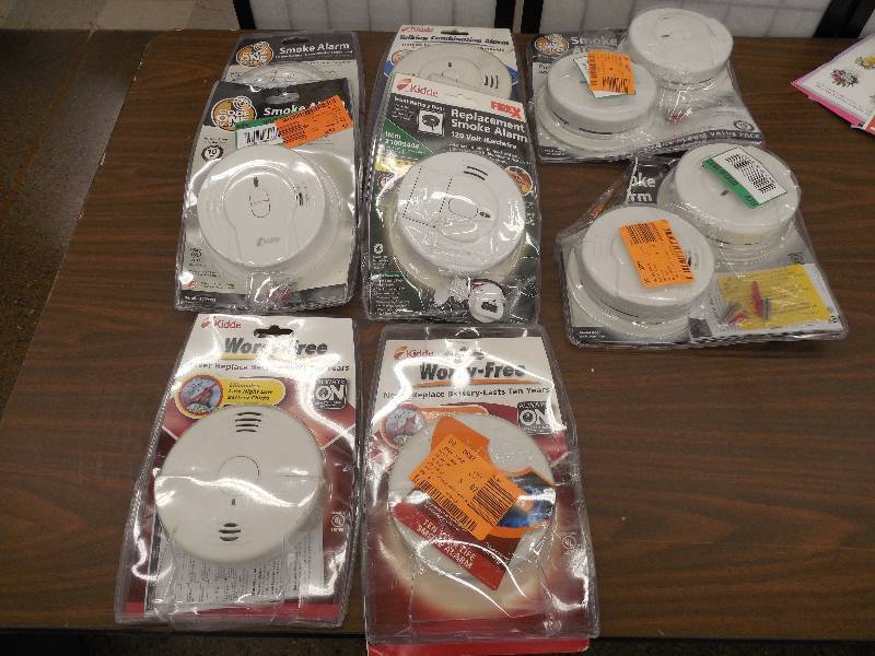 lot 77 image: (10) SMOKE ALARM CARBON MONOXIDE DETECTOR LOT