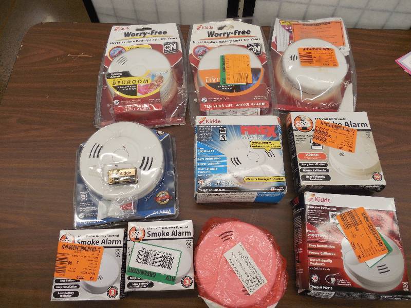 lot 79 image: (10) SMOKE ALARM CARBON MONOXIDE DETECTOR LOT