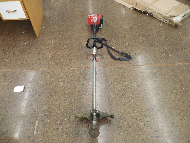 lot 99 image: CRAFTSMAN 30CC GAS 4-CYCLE STRIGHT SHAFT WEEDWACKER TRIMMER
