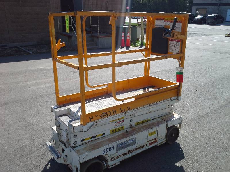 Hy-Brid 1430 Lift by Custom Equipment