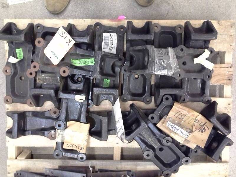 BRACKET ENGINE MOUNTING-RIGHT GILLIG 55-13487-000