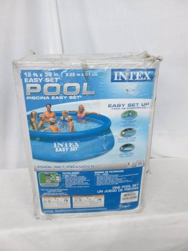 lot 39 image: Intex 12 x 36 Easy Set Pool