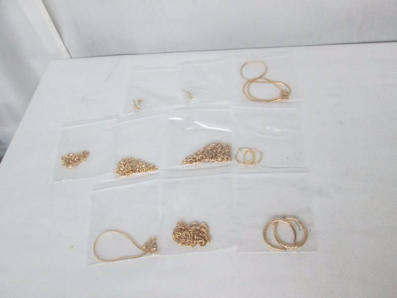 lot 91 image: Goldtone 10-pc. Jewelry Set