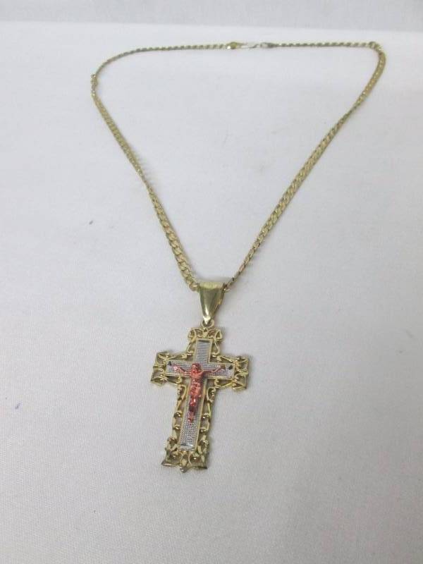 lot 92 image: Goldtone Mens Crucifix Pendant