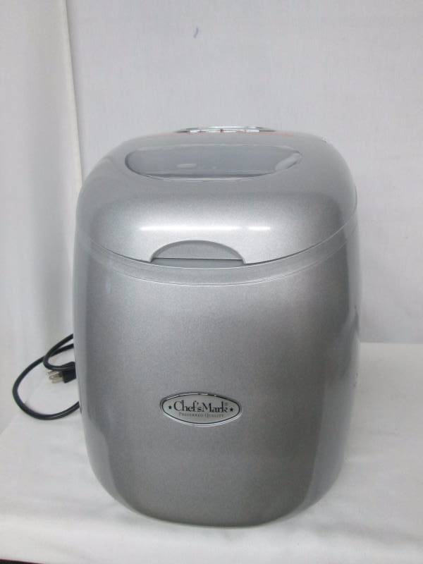 lot 22 image: Chefs Mark Countertop Ice Cube Maker