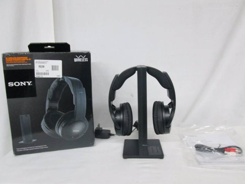 lot 30 image: Sony Noise-Reduction Wireless Headphones