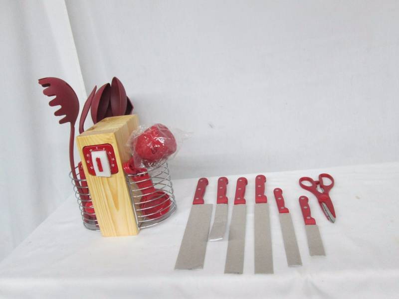 lot 49 image: Pro 25-pc. Cutlery and Gadget Set
