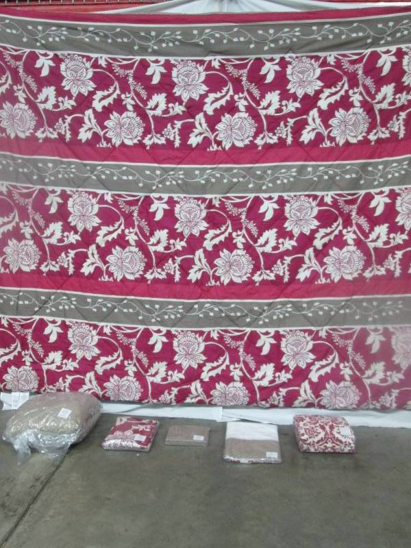 lot 88 image: Alcove Devereau 20-pc. Bedroom Set - King