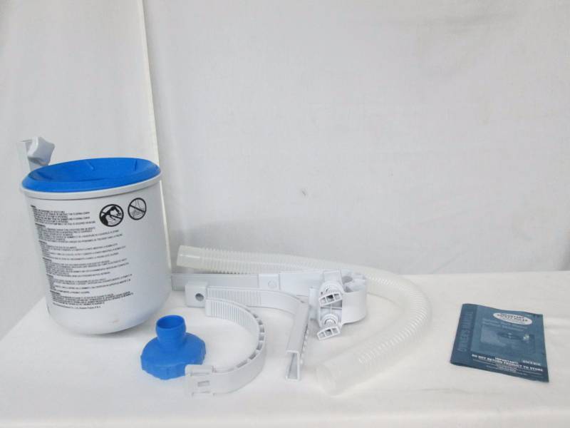 lot 68 image: Intex Deluxe Wall Mount Pool Surface Skimmer