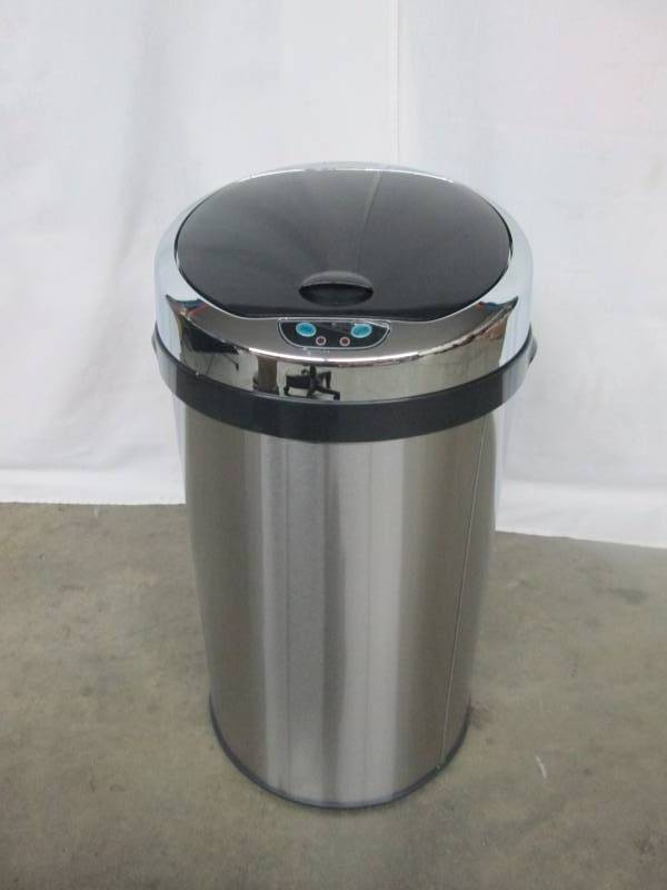 lot 44 image: iTouchless 8 Gallon Motion Sensor Trash Can