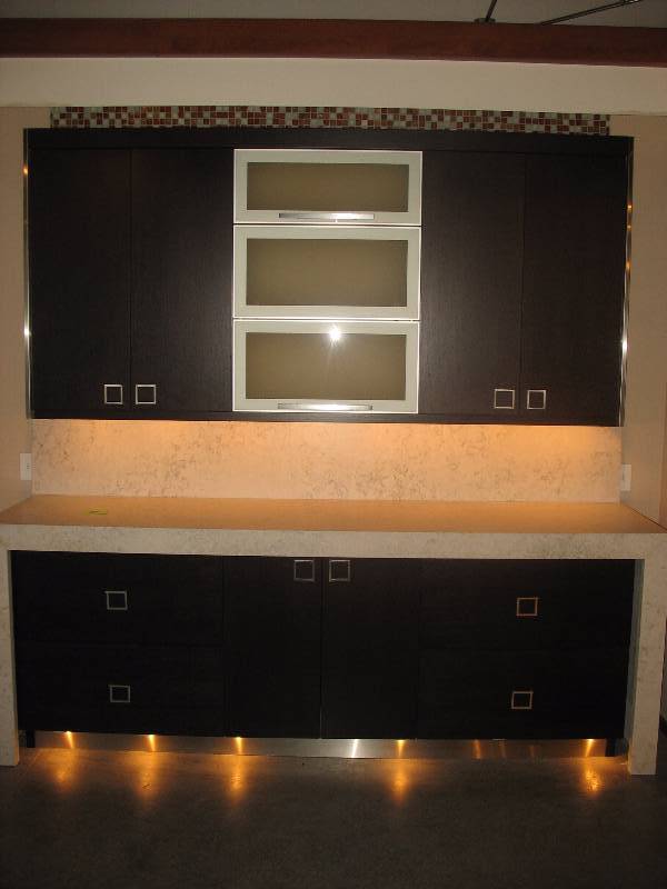 Contemporary Cabinets & Silestone  Countertop