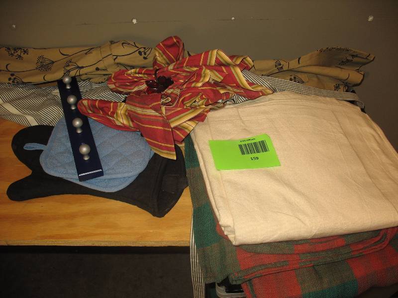 Aprons, Oven Mitts, Table Cloths