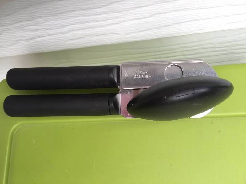lot 7 image: OXO Good Grips Can Opener