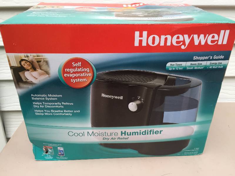 lot 17 image: Honeywell Cool Moisture Humidifier