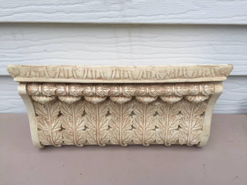 lot 28 image: Decorative wall shelf
