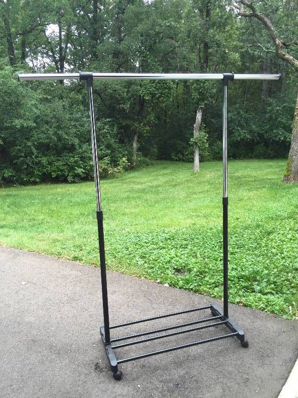 lot 37 image: Rolling Hanging Rack