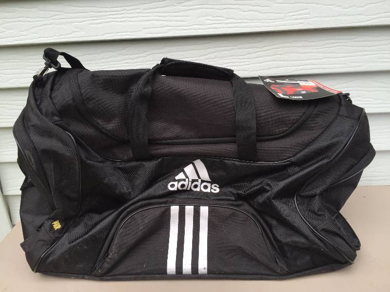lot 39 image: Adidas Duffle