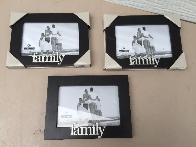 lot 43 image: Family Photo Frames