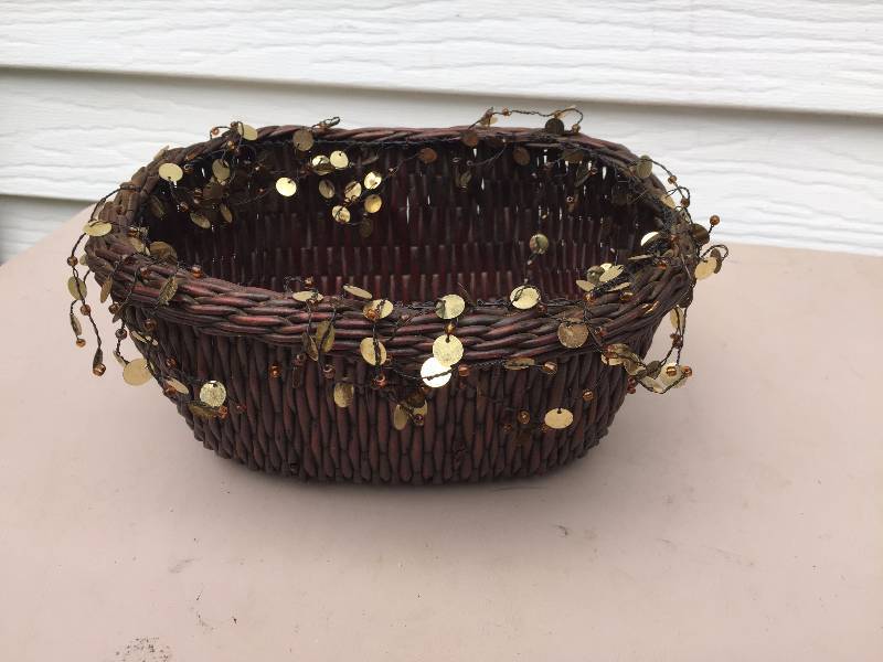 lot 45 image: Small Wicker Basket