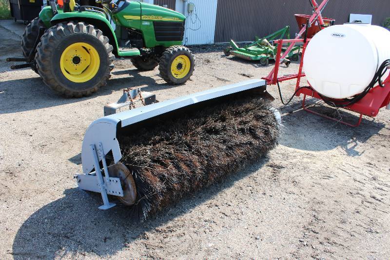 lot 10 image: Buffing Pad wPull-Along Attachment 72.