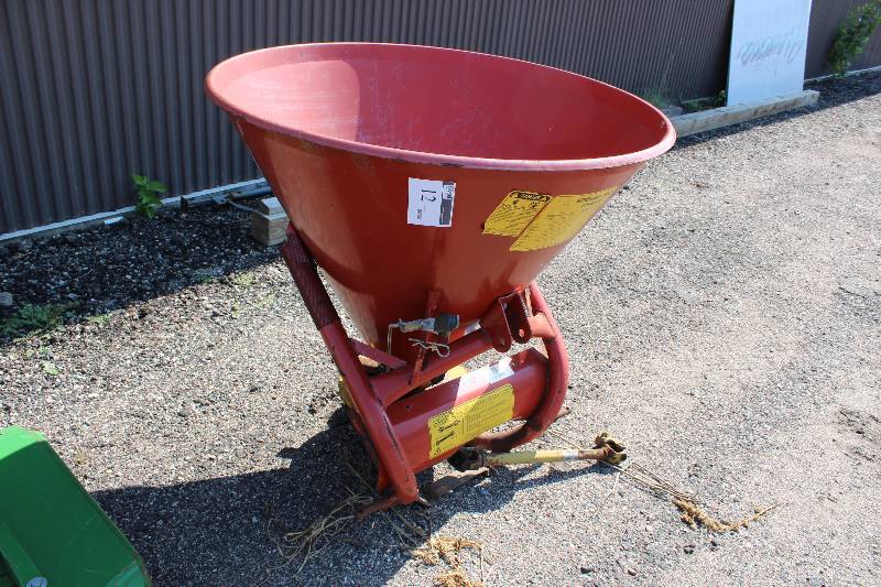 lot 12 image: Cosmo S500U Fertilizer Spreader SN 41020072914.