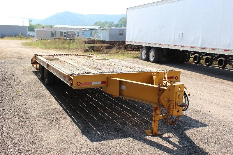 lot 4 image: 1999 Dynaweld Flat Bed Trailer Metal Construction wWooden Base Boards VIN 4U161AEK9OX37820 26860 GVWR 10000 GAWR DOT Certified Deck 96 x 300.