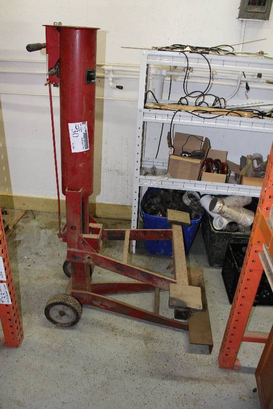 lot 30 image: Wrenn Tool Air Tack Industrial  Commercial Quality Serial NO. JC257849 38 x 36 x 62.