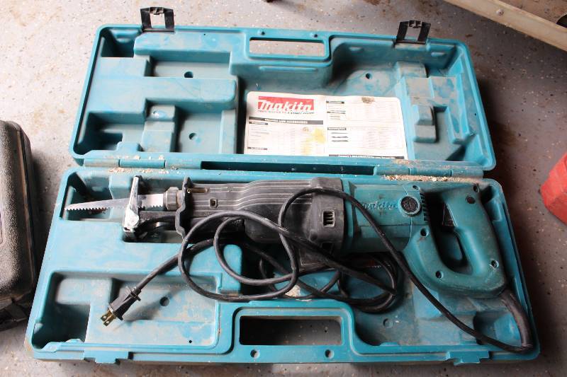 lot 48 image: Makita Reciprocating Saw wHard Case Model JR3030T 120V8A50-60Hz2600per-Min Tested & Operational.