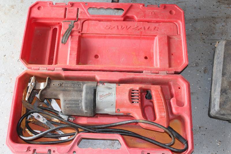 lot 49 image: Milwaukee Reciprocating Sawzall Saw wHard Case & Cord Tested & Operational.