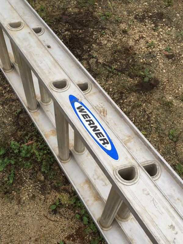 lot 106 image: Werner 32 Aluminum Ladder 250 lb Capacity