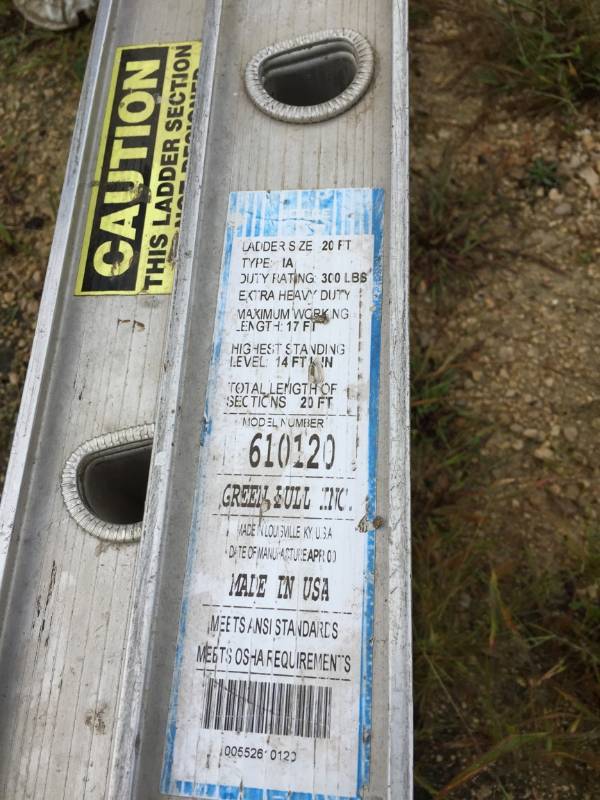 lot 107 image: Green Bull 20 Extension Ladder - Model # 610120 300 lb Capacity
