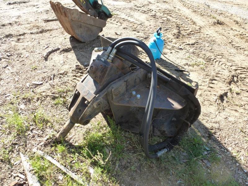 lot 3 image: Bobcat Hydraulic Breaker