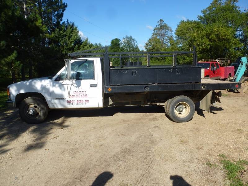 lot 2 image: 1999 Chevy 3500 2WD Dually Truck