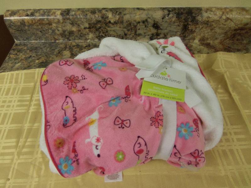 lot 20 image: Cuddletime Baby Blanket