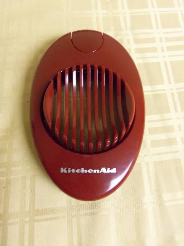 lot 33 image: Egg Slicer
