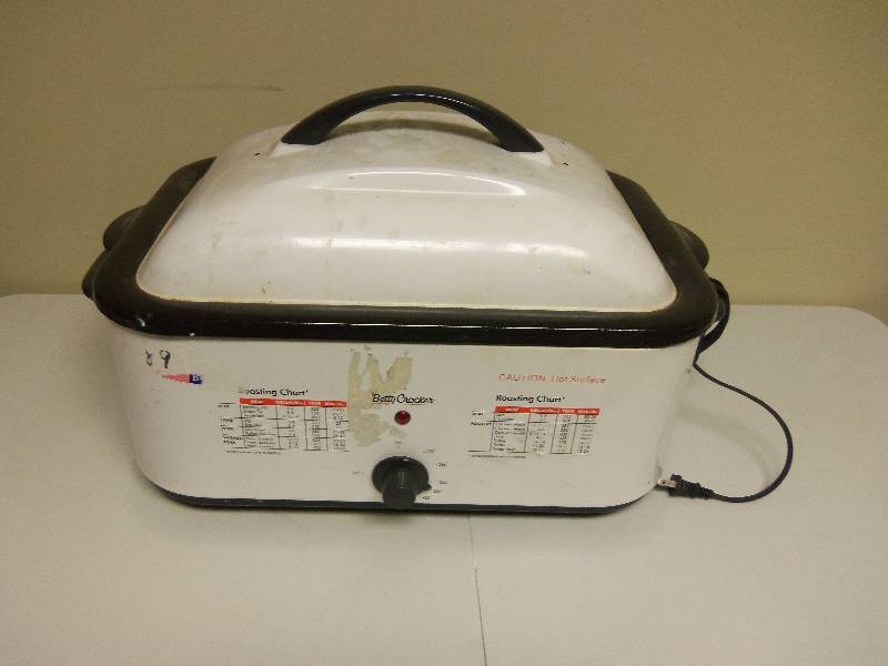 lot 44 image: Betty Crocker Roaster Oven