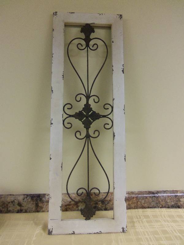 lot 53 image: Decorative Wall Hanging