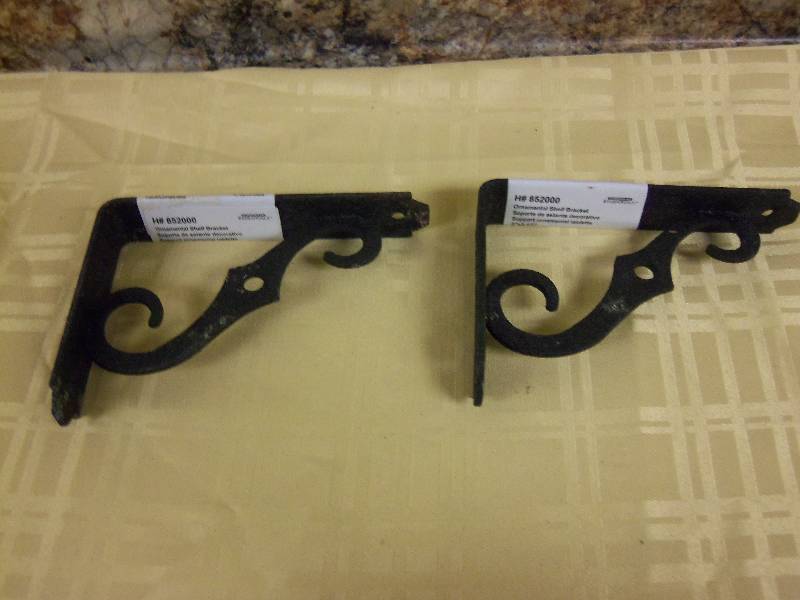 lot 69 image: Shelf Brackets