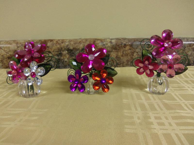 lot 88 image: Decorative Flowers