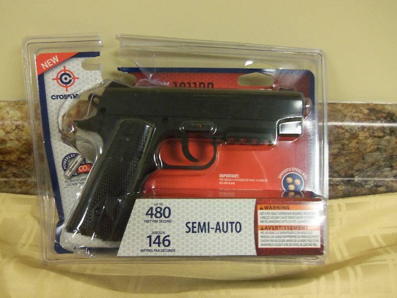 lot 93 image: Crosman CO2 Pistol