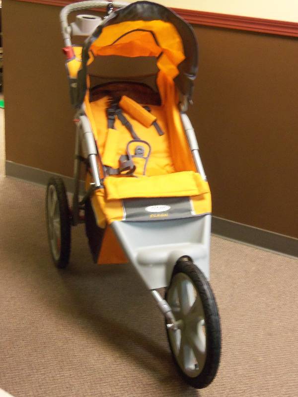 lot 99 image: inStep Flash Jogging Stroller