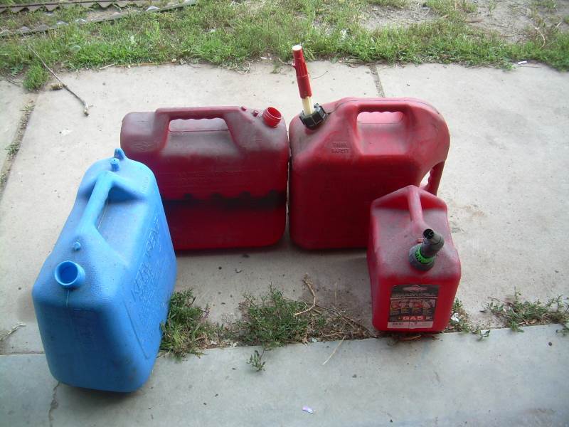 4 gas cans