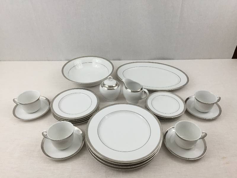 Regally Refined 24 Piece Set Royal Doulton Platinum Lux Dinnerware & Serving Set