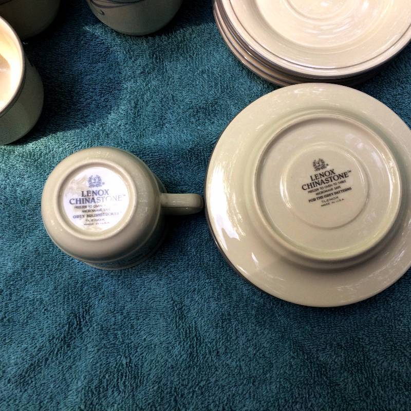 Lovely Quality 22 Piece Lenox For The Grey  Grey Brushstrokes Chinastone Cups & Saucers - Mint