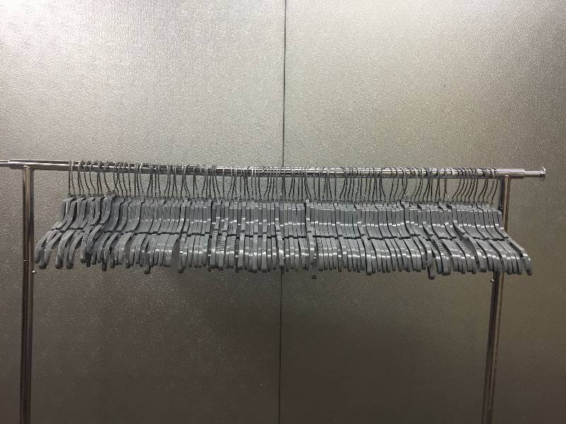 100 Lot 17 Clothes Hangers
