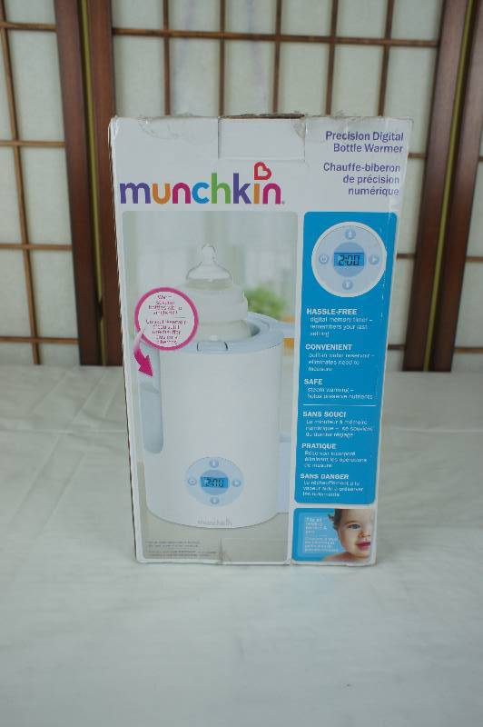 lot 3 image: Munchkin Digital Bottle Warmer