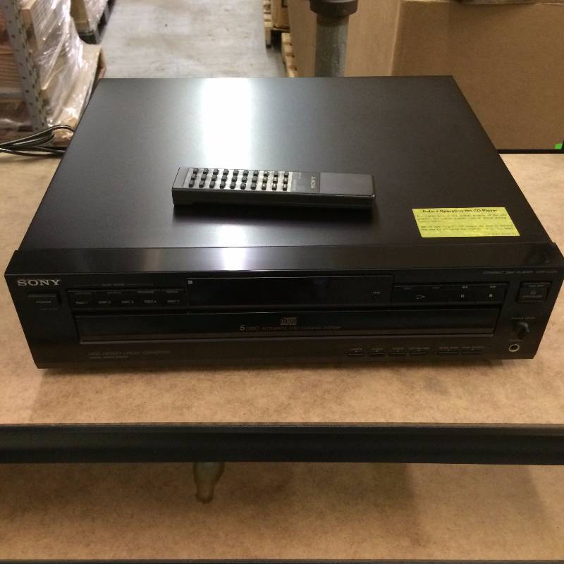 lot 17 image: Sony CDP-C325 CD Player