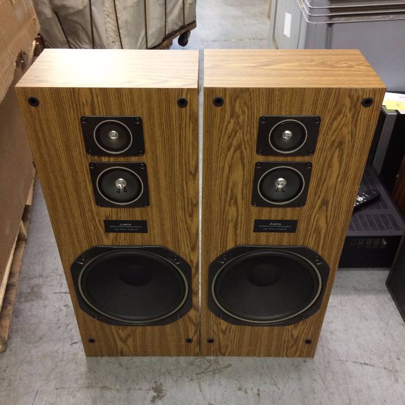 lot 25 image: Mitsubishi MGA M-S2200 3-Way Speakers