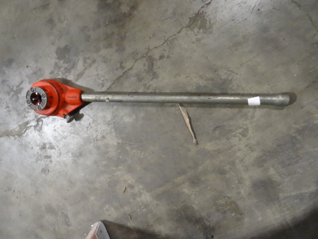 Ratcheting Pipe Threader