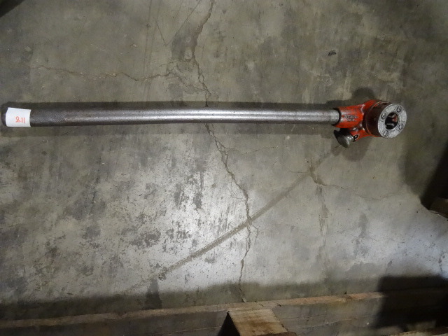 Ratcheting Pipe Threader